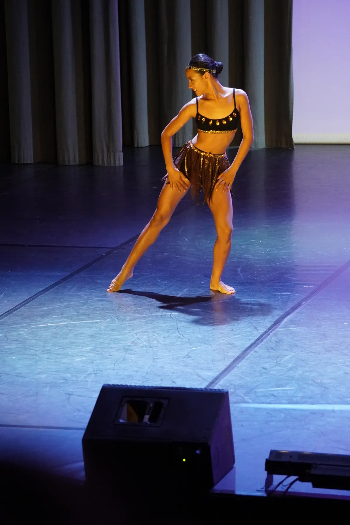 Freestyle Snowboard Girl Zazi winning First Prize at an International Dance Competition — photo 2