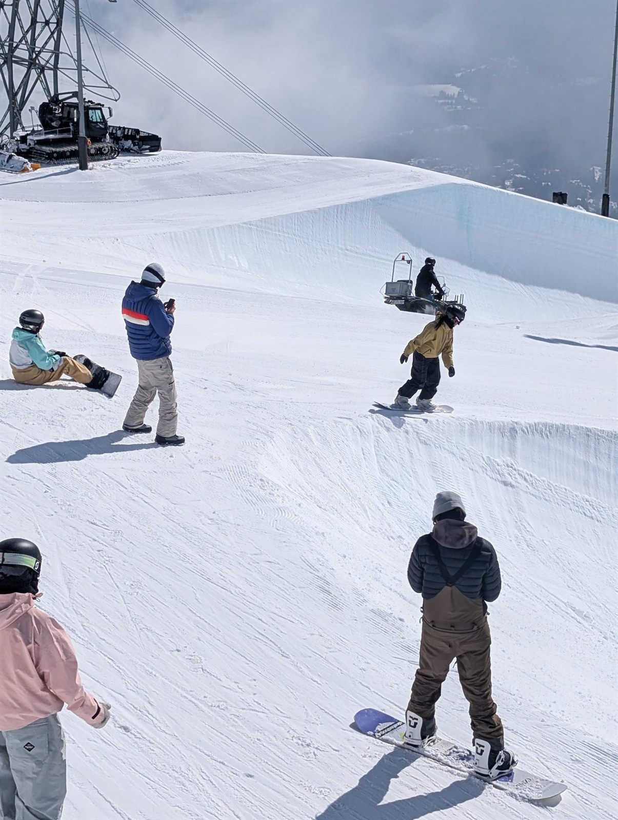 Asian freestyle snowboarder Zazi returning to the Laax halfpipe after injury — photo 2