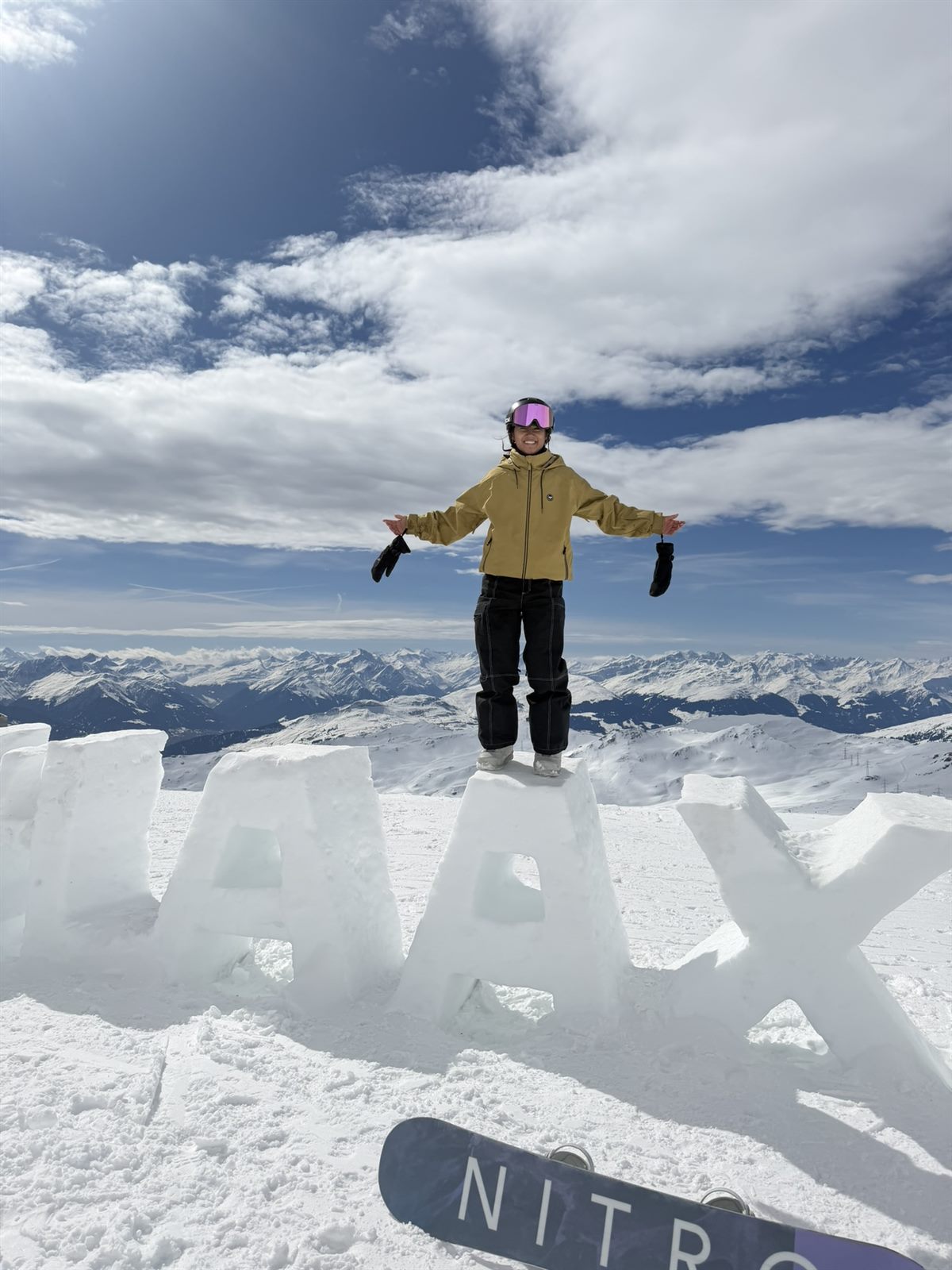 Asian freestyle snowboarder Zazi returning to the Laax halfpipe after injury — photo 3