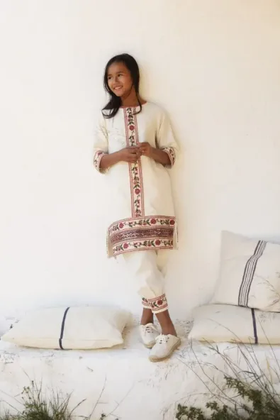 Zazi Betari - Indonesian model editorial portfolio from photoshoot with Belle Chiara clothing brand