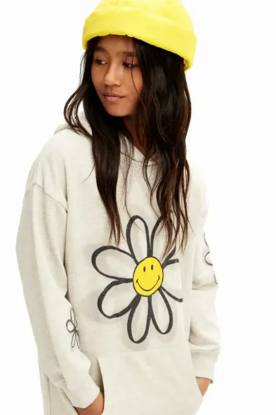Zazi Betari - Indonesian model editorial portfolio from photoshoot with hoodie from Desigual brand